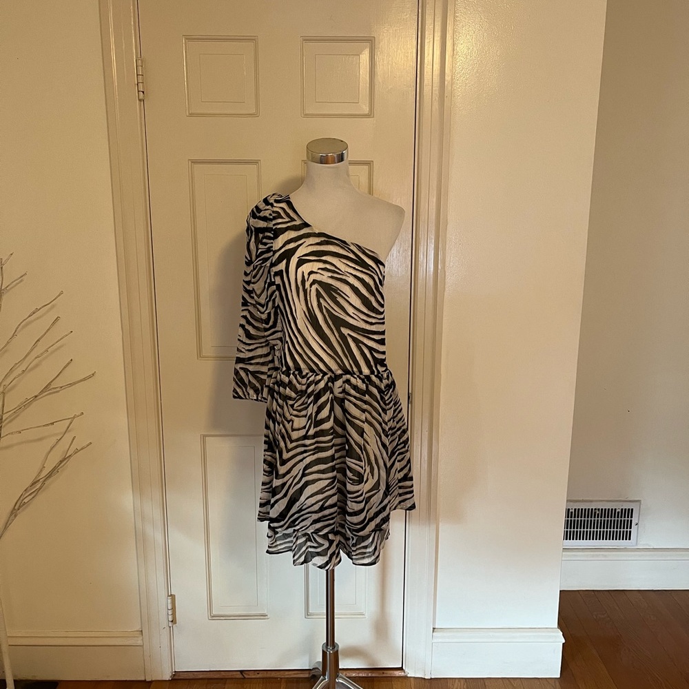 Express X Rachel Zoe one shoulder Zebra Print dress size M NWT